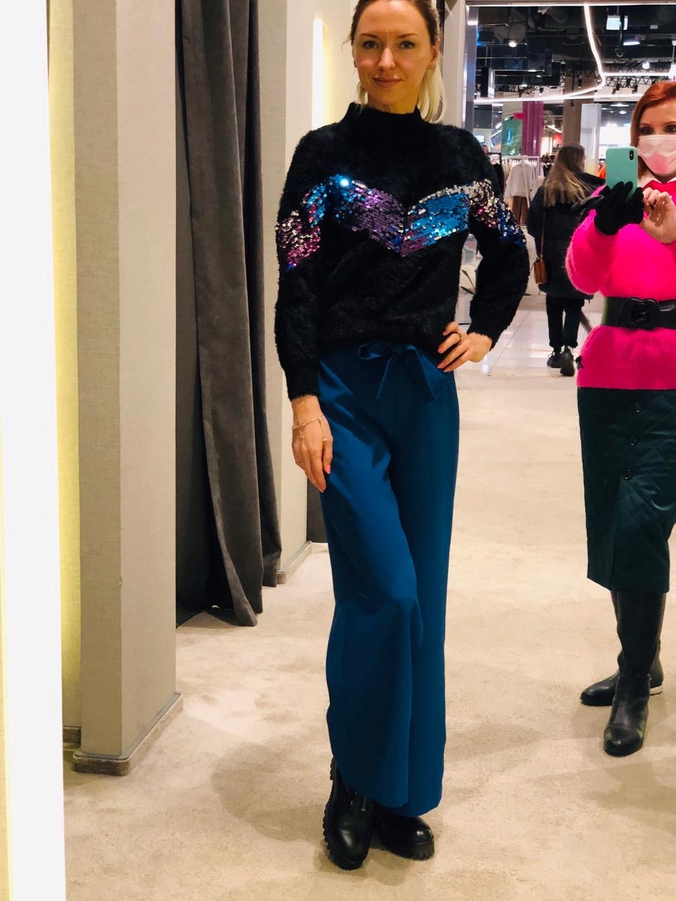 Shopping Escort Image 5